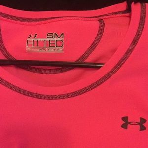 Under Armour Tops - Under Armour Fitted All Season Gear Under Armour Tops - Under Armour Fitted All Season Gear